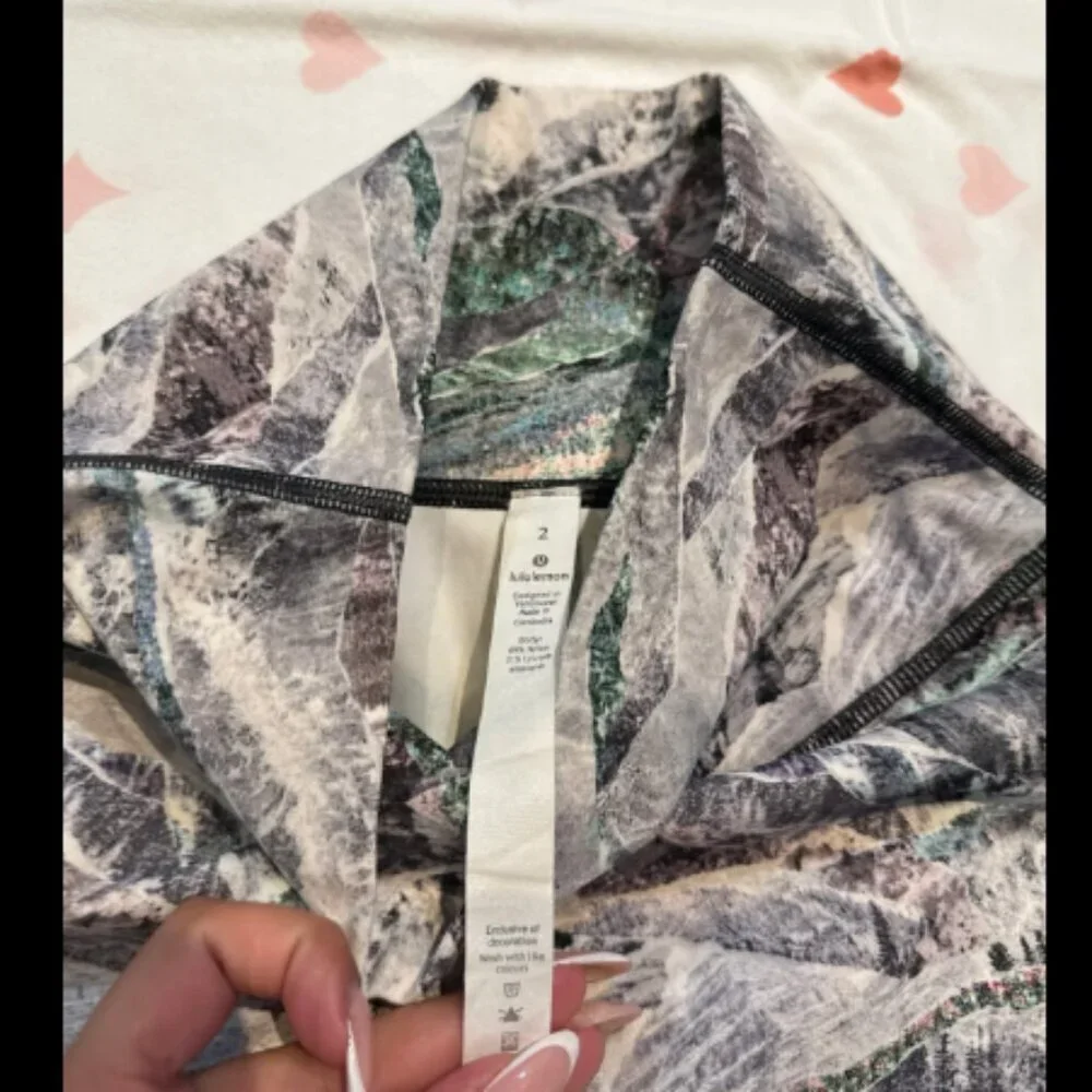 lululemon athletica Gray Patterned Leggings - Picture 5 of 6